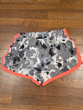 GAP Women’s Geo Print Running Shorts